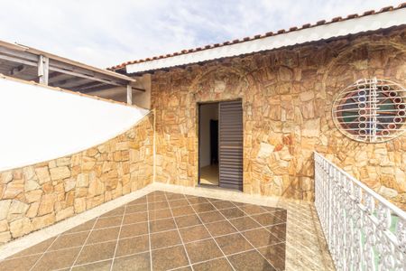 Casa à venda com 290m², 2 quartos e 2 vagas Casa à venda com 290m², 2 quartos e 2 vagasVaranda