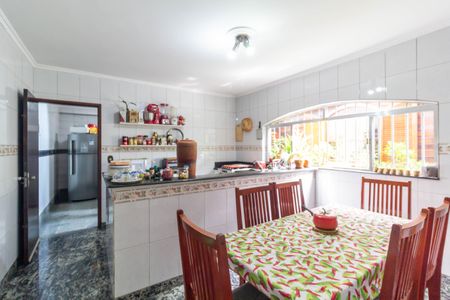 Casa à venda com 290m², 2 quartos e 2 vagas Casa à venda com 290m², 2 quartos e 2 vagasCozinha