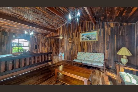 Casa à venda com 290m², 2 quartos e 2 vagas Casa à venda com 290m², 2 quartos e 2 vagasEdícula