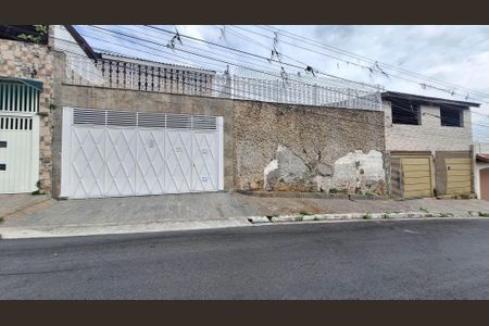 Casa à venda com 290m², 2 quartos e 2 vagas Casa à venda com 290m², 2 quartos e 2 vagasFachada