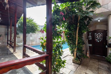 Casa à venda com 290m², 2 quartos e 2 vagas Casa à venda com 290m², 2 quartos e 2 vagasQuintal