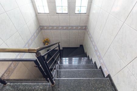 Casa à venda com 290m², 2 quartos e 2 vagas Casa à venda com 290m², 2 quartos e 2 vagasEscada externa