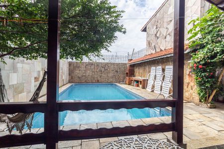 Casa à venda com 290m², 2 quartos e 2 vagas Casa à venda com 290m², 2 quartos e 2 vagasQuintal