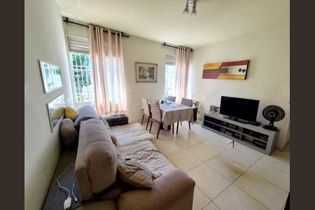 Apartamento à venda com 102m², 2 quartos e 1 vagaFoto 02