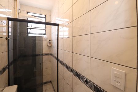 Banheiro  de casa para alugar com 2 quartos, 60m² em Vila Sabrina, São Paulo