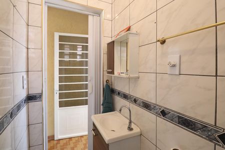 Banheiro  de casa para alugar com 2 quartos, 60m² em Vila Sabrina, São Paulo