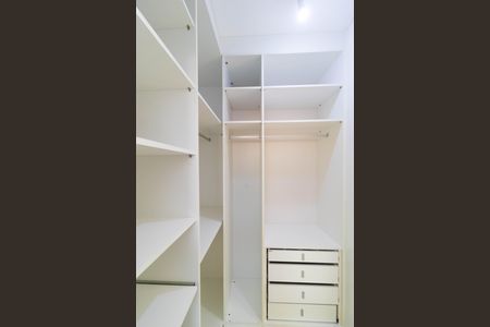 Casa de condomínio à venda com 138m², 3 quartos e 2 vagasCloset da Suíte