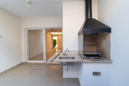 Casa de condomínio à venda com 138m², 3 quartos e 2 vagasVaranda com Churrasqueira