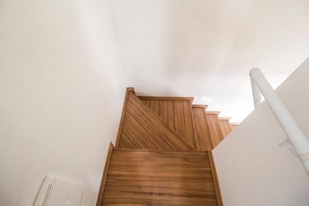 Apartamento para alugar com 82m², 2 quartos e 2 vagas Apartamento para alugar com 82m², 2 quartos e 2 vagasEscada