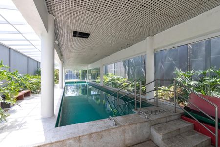 Apartamento à venda com 225m², 4 quartos e 4 vagasÁrea comum - Piscina