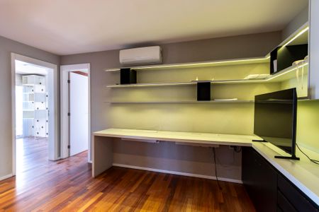 Apartamento à venda com 225m², 4 quartos e 4 vagasEscritório