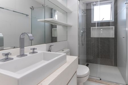 Apartamento à venda com 225m², 4 quartos e 4 vagasBanheiro da Suíte 2