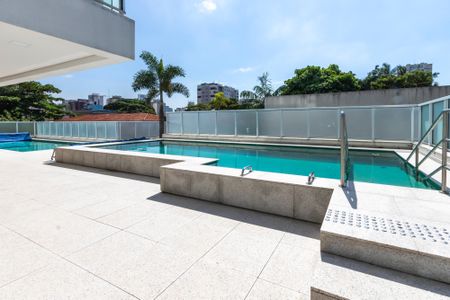Apartamento à venda com 225m², 4 quartos e 4 vagasÁrea comum - Piscina