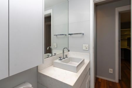 Apartamento à venda com 225m², 4 quartos e 4 vagasBanheiro da Suíte 4