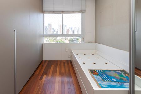 Apartamento à venda com 225m², 4 quartos e 4 vagasSuíte 4
