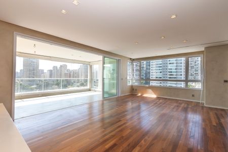 Apartamento à venda com 225m², 4 quartos e 4 vagasSala