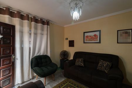 Casa à venda com 150m², 2 quartos e 2 vagas Casa à venda com 150m², 2 quartos e 2 vagasSala