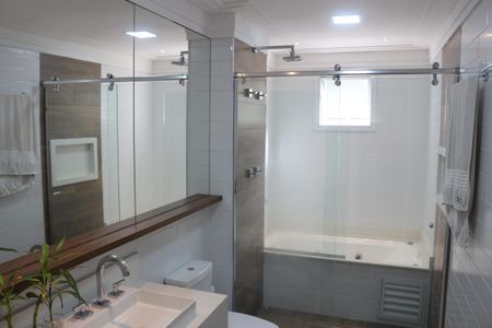 Apartamento à venda com 173m², 3 quartos e 3 vagasBanheiro da Suíte 1