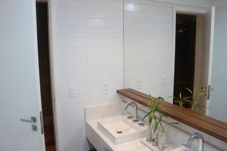 Apartamento à venda com 173m², 3 quartos e 3 vagasBanheiro da Suíte 1