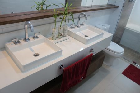 Apartamento à venda com 173m², 3 quartos e 3 vagasBanheiro da Suíte 1