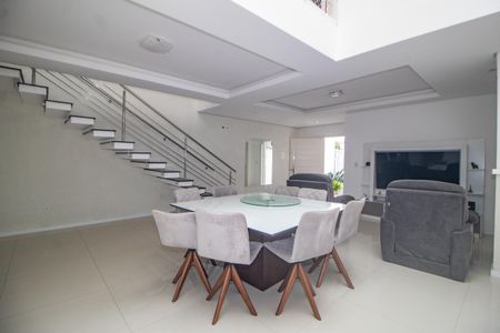 Casa à venda com 110m², 3 quartos e 2 vagas Casa à venda com 110m², 3 quartos e 2 vagasSala