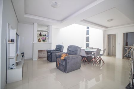 Casa à venda com 110m², 3 quartos e 2 vagas Casa à venda com 110m², 3 quartos e 2 vagasSala