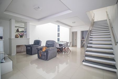 Casa à venda com 110m², 3 quartos e 2 vagas Casa à venda com 110m², 3 quartos e 2 vagasSala