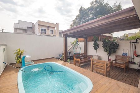 Casa à venda com 110m², 3 quartos e 2 vagas Casa à venda com 110m², 3 quartos e 2 vagasÁrea comum - Piscina