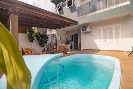 Casa à venda com 110m², 3 quartos e 2 vagas Casa à venda com 110m², 3 quartos e 2 vagasÁrea comum - Piscina