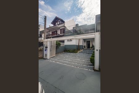 Casa à venda com 110m², 3 quartos e 2 vagas Casa à venda com 110m², 3 quartos e 2 vagasFachada