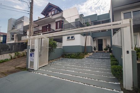 Casa à venda com 110m², 3 quartos e 2 vagas Casa à venda com 110m², 3 quartos e 2 vagasFachada