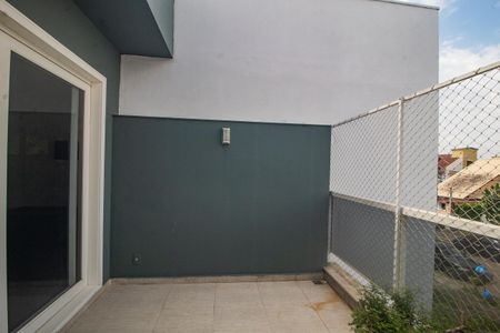 Casa à venda com 110m², 3 quartos e 2 vagas Casa à venda com 110m², 3 quartos e 2 vagasSacada