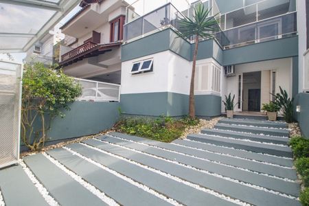 Casa à venda com 110m², 3 quartos e 2 vagas Casa à venda com 110m², 3 quartos e 2 vagasFachada