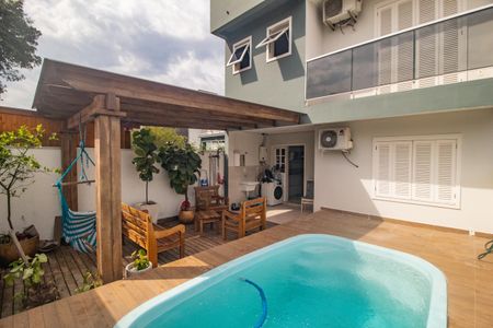 Casa à venda com 110m², 3 quartos e 2 vagas Casa à venda com 110m², 3 quartos e 2 vagasÁrea comum - Piscina