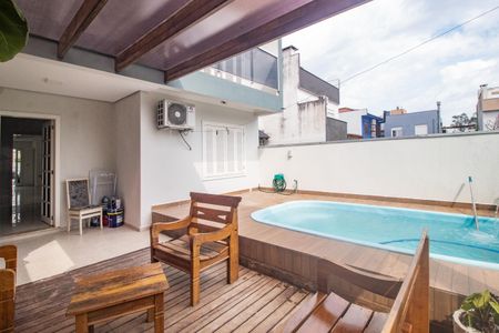 Casa à venda com 110m², 3 quartos e 2 vagas Casa à venda com 110m², 3 quartos e 2 vagasÁrea comum - Piscina