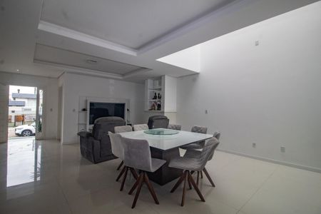 Casa à venda com 110m², 3 quartos e 2 vagas Casa à venda com 110m², 3 quartos e 2 vagasSala