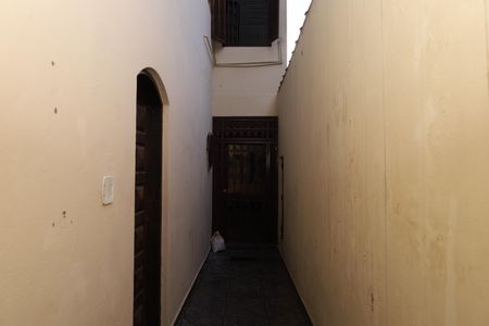 Casa para alugar com 55m², 3 quartos e sem vagaCorredor externo