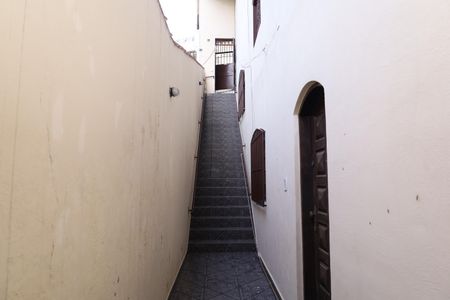 Casa para alugar com 55m², 3 quartos e sem vagaCorredor externo - Escadas