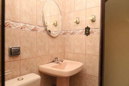 Casa para alugar com 55m², 3 quartos e sem vagaBanheiro 