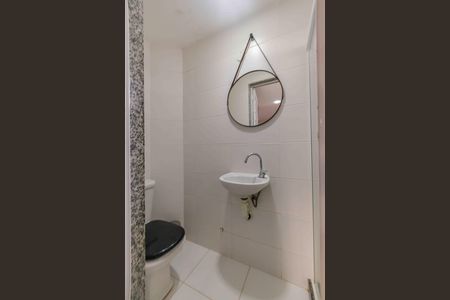 Casa de condomínio à venda com 215m², 4 quartos e 1 vagaBanheiro de Serviço