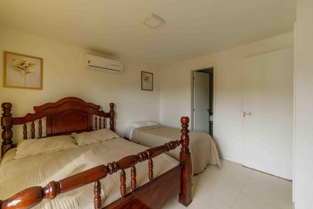 Casa de condomínio à venda com 215m², 4 quartos e 1 vagaSuíte 1