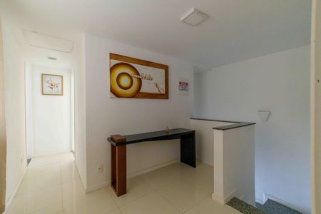 Casa de condomínio à venda com 215m², 4 quartos e 1 vagaHall