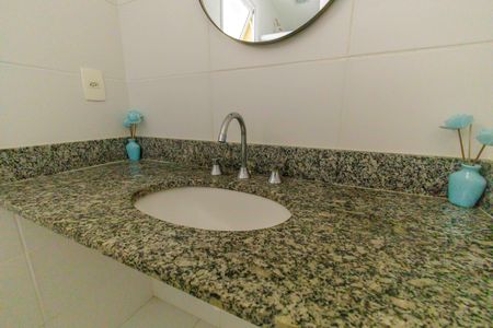 Casa de condomínio à venda com 215m², 4 quartos e 1 vagaBanheiro da Suíte 2