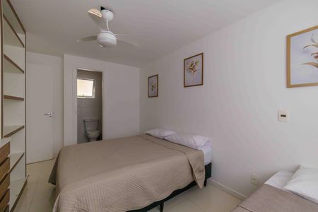 Casa de condomínio à venda com 215m², 4 quartos e 1 vagaSuíte 2