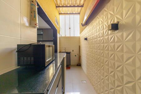 Casa de condomínio à venda com 215m², 4 quartos e 1 vagaÁrea de Serviço