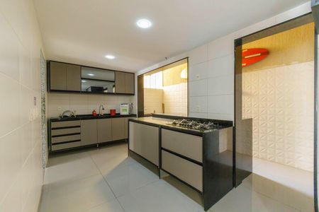 Casa de condomínio à venda com 215m², 4 quartos e 1 vagaCozinha