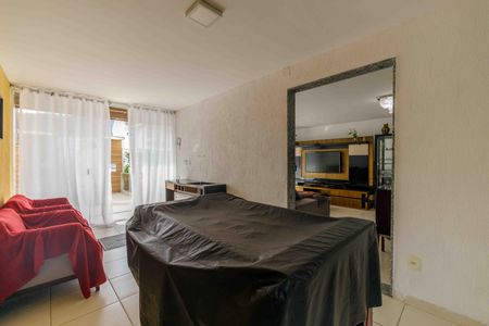 Casa de condomínio à venda com 215m², 4 quartos e 1 vagaSala