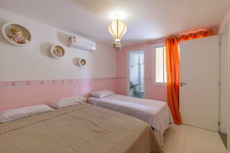 Casa de condomínio à venda com 215m², 4 quartos e 1 vagaSuíte 3