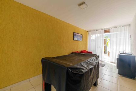 Casa de condomínio à venda com 215m², 4 quartos e 1 vagaSala