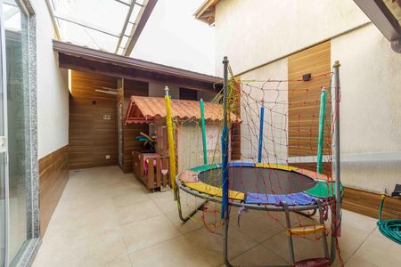 Casa de condomínio à venda com 215m², 4 quartos e 1 vagaVaranda